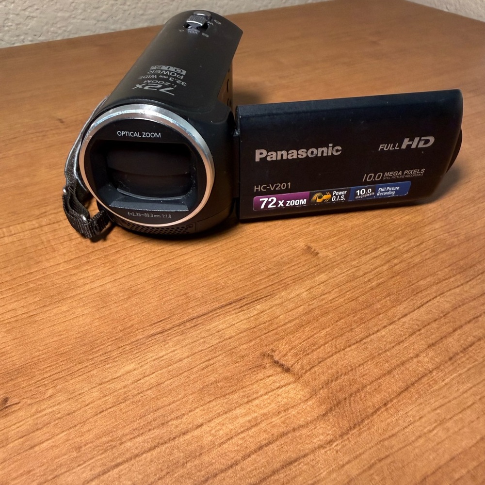 Panasonic HC-V201 Full
HD Video Camcorder
10MP 72x Zoom With Battery - Picture 4 of 14
